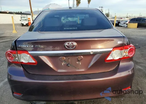 2013 Toyota Corolla Base z USA, uszkodzony, nr VIN 2T1BU4EE7DC084791